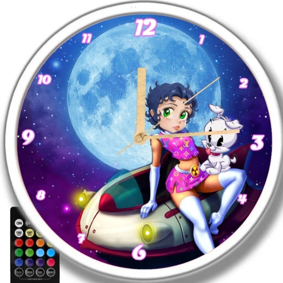 Betty boop showing off her pooch clock - Picture 3 of 3